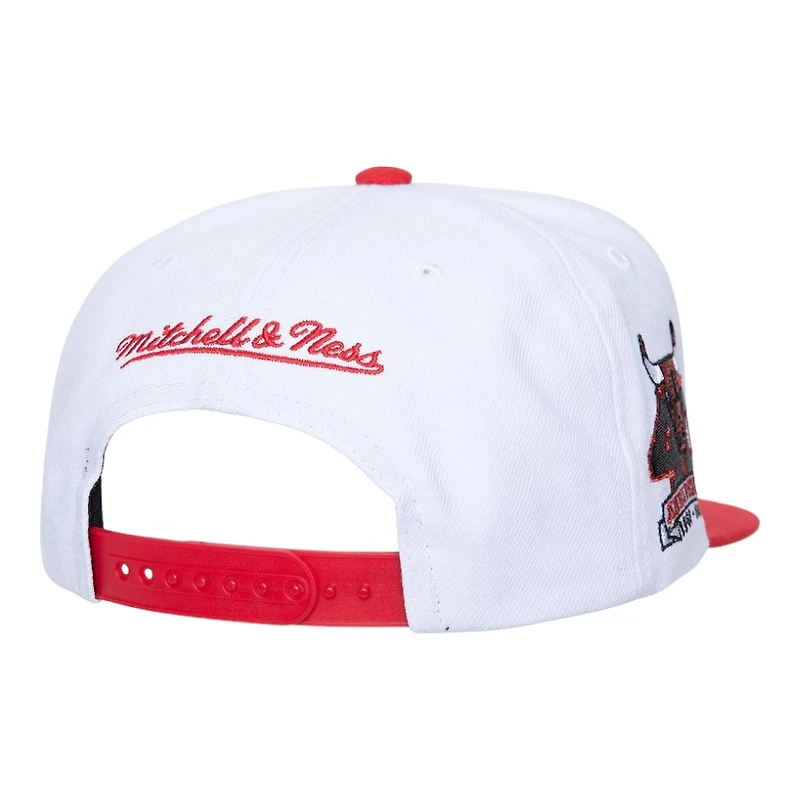 Chicago Bulls White and Red Logo Shine Mitchell & Ness NBA Snapback Hat