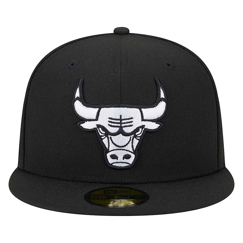 Chicago Bulls Black and White Eastern Conference Patch NBA New Era 59FIFTY Fitted Hat