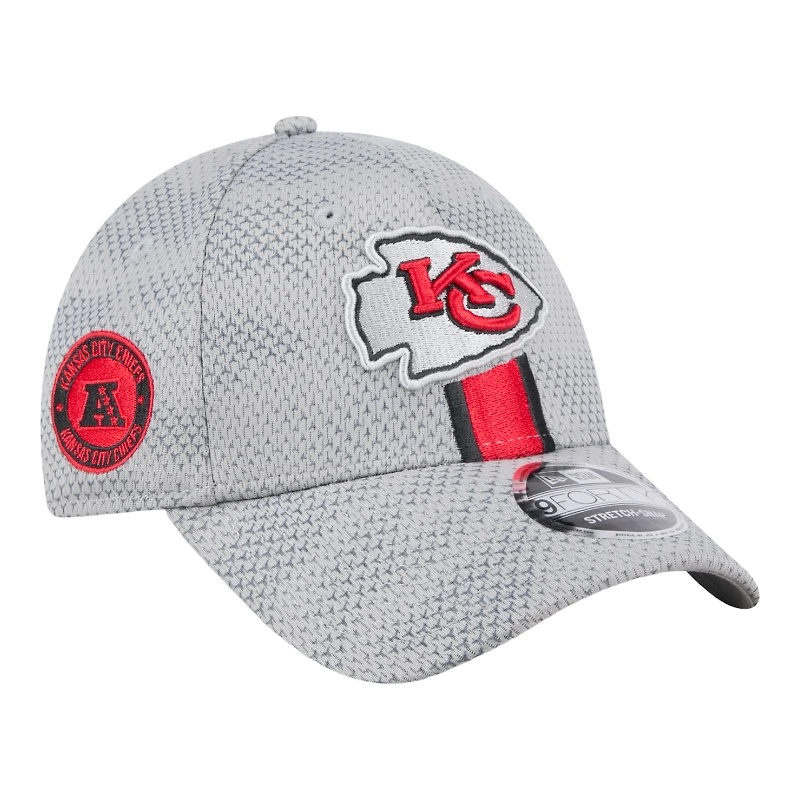 Kansas City Chiefs Gray 2024 NFL Sideline New Era 9FORTY Stretch-Snap Hat