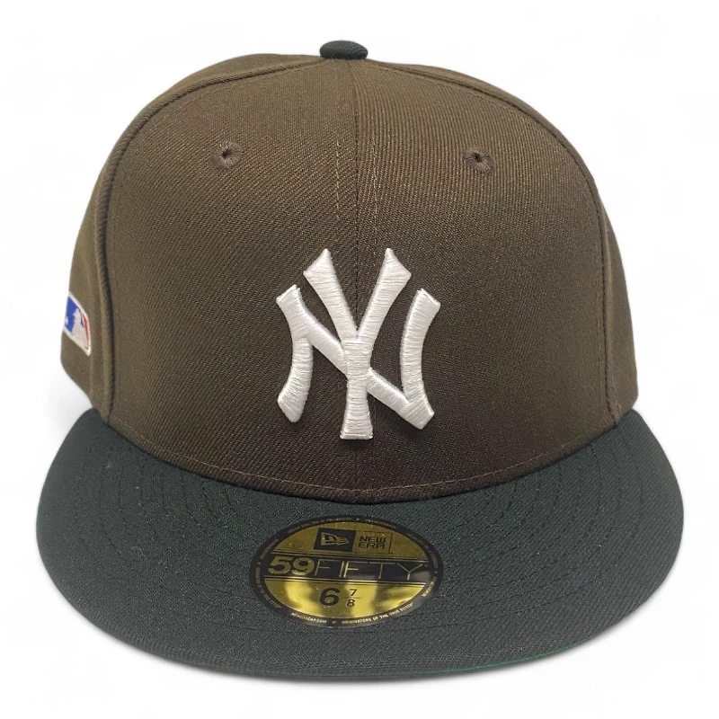 New York Yankees Brown and Black MLB Side Batty Green UV Era 59FIFTY Fitted Hat