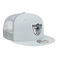Las Vegas Raiders Gray Trucker New Era 9FIFTY Snapback Hat
