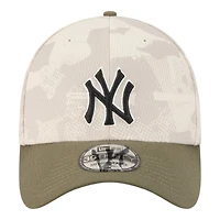 New York Yankees Light Beige and Olive 2025 Armed Forces Day Era 39THIRTY Flex Hat