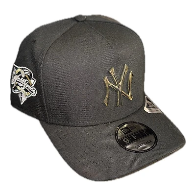 New York Yankees Black with Gold Metal Badge Logo 2000 WS Patch New Era 9FIFTY A-Frame Snapback Hat