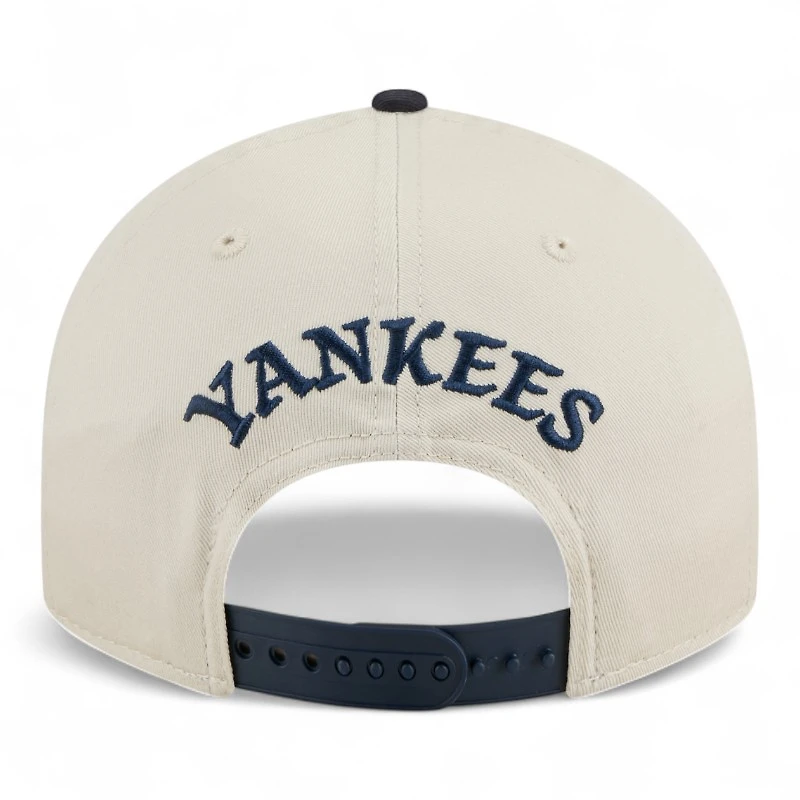 New York Yankees Chrome and Navy Scatter Retro Crown 9FIFTY Snapback