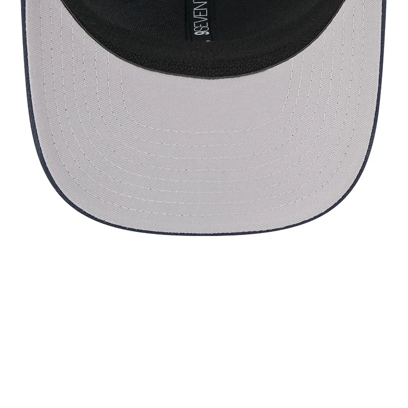 Chicago Bears Navy Trucker New Era 9SEVENTY Snapback Hat