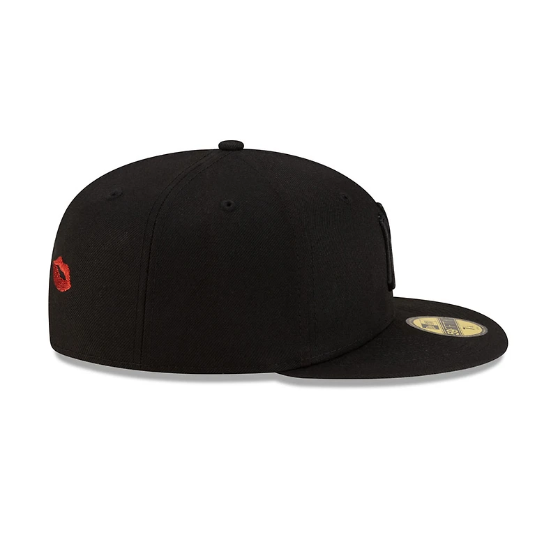 New York Yankees Black on Red Lips Gray UV Era 59FIFTY Fitted Hat
