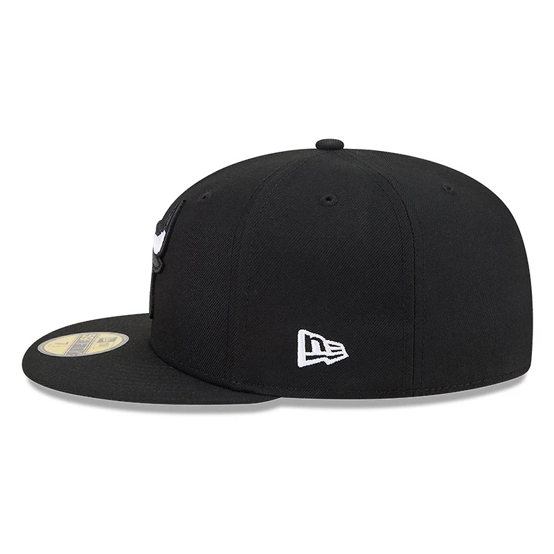 Chicago Bulls Black White Outline Basic New Era 59FIFTY Fitted Hat