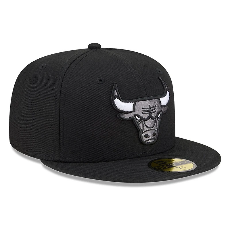 Chicago Bulls Black White Outline Basic New Era 59FIFTY Fitted Hat