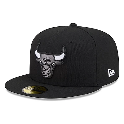 Chicago Bulls Black White Outline Basic New Era 59FIFTY Fitted Hat