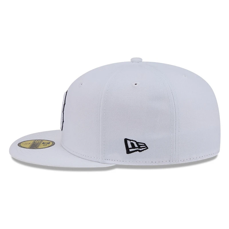 Boston Red Sox White and Black Basic New Era 59FIFTY Fitted Hat