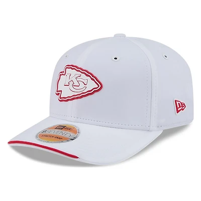 Kansas City Chiefs White 2026 NFL Sideline New Era 9SEVENTY Adjustable Snapback Hat