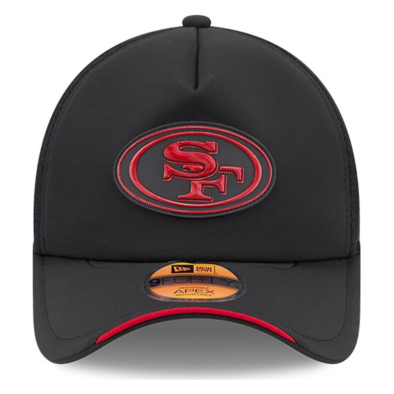 San Francisco 49ers Black 2026 NFL Sideline New Era 9FORTY Apex Adjustable Trucker Hat