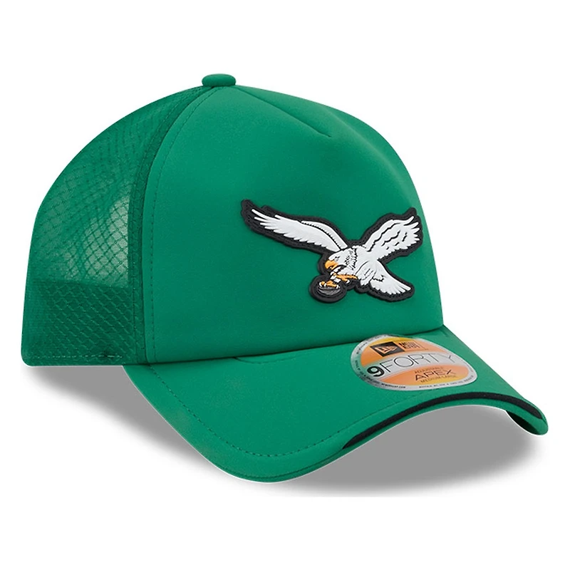 Philadelphia Eagles Green Historic Throwback 2026 NFL Sideline New Era 9FORTY Apex Adjustable Trucker Hat
