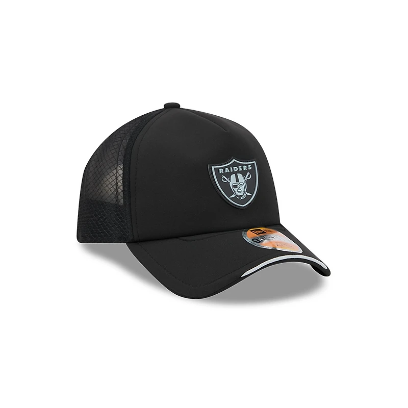 Las Vegas Raiders Black 2026 NFL Sideline New Era 9FORTY Apex Adjustable Trucker Hat