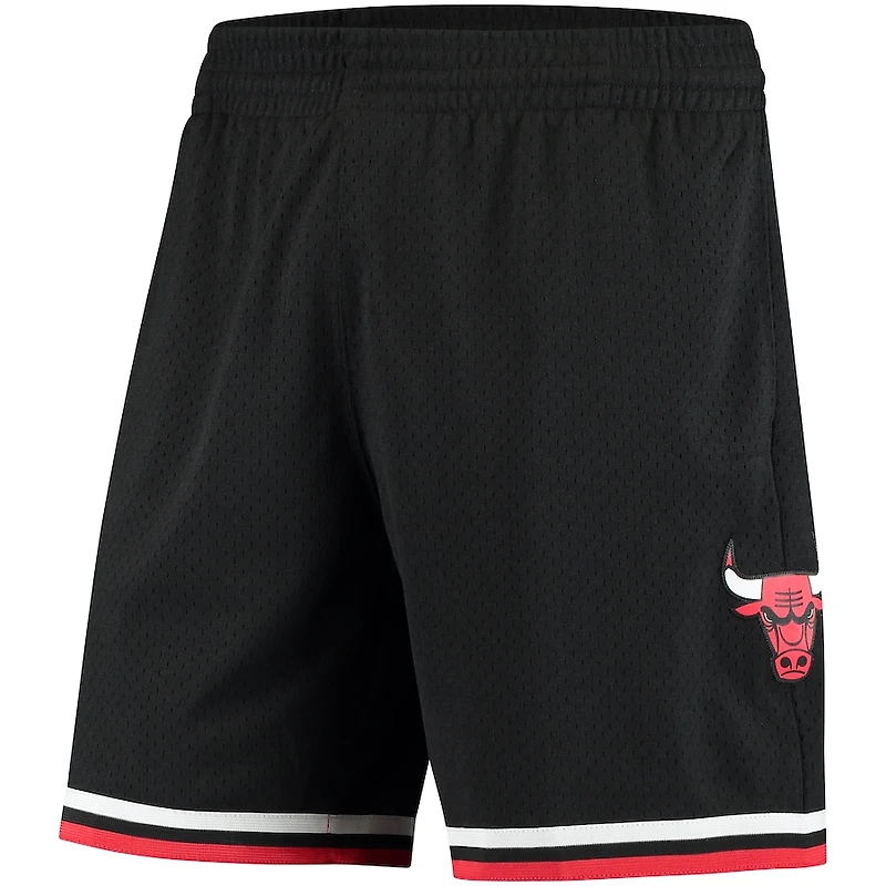 Chicago Bulls Mitchell & Ness Hardwood Classics Team Black 1997-1998 Swingman Shorts