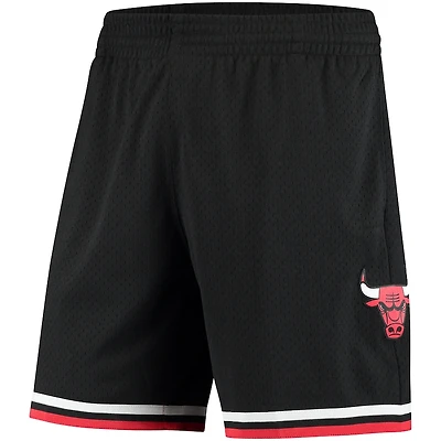 Chicago Bulls Mitchell & Ness Hardwood Classics Team Black 1997-1998 Swingman Shorts