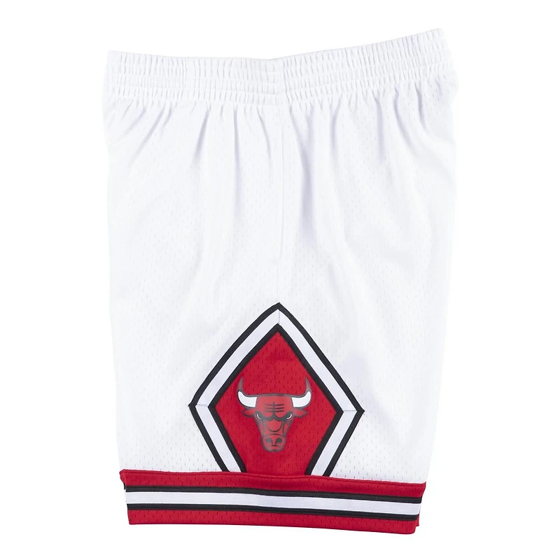 Chicago Bulls Mitchell & Ness Hardwood Classics Team White 1997-98 Swingman Shorts