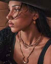 Beau Short Pendant Necklace