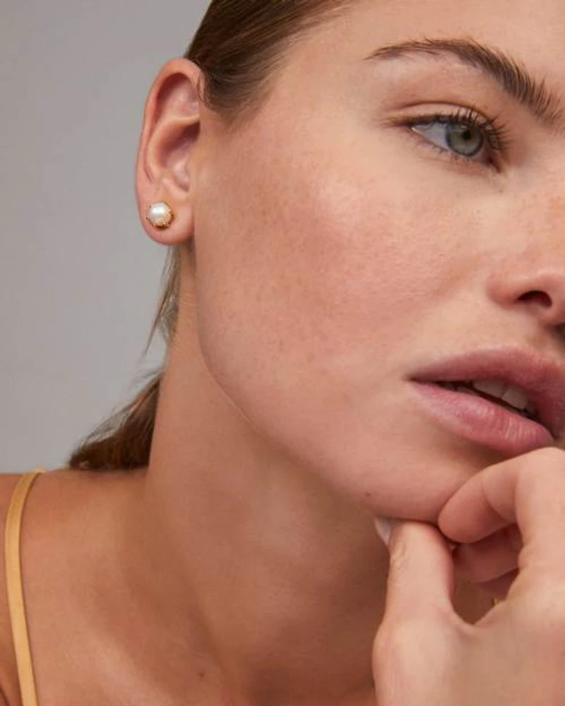 Ashton Pearl Stud Earrings