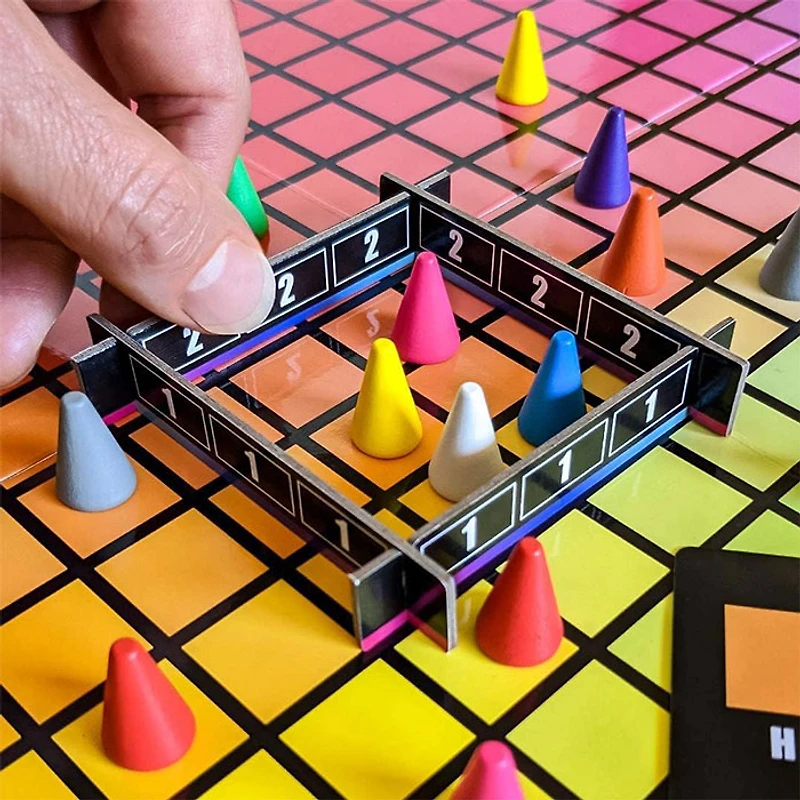 USAOPOLY HUES and CUES Vibrant Color Guessing Game