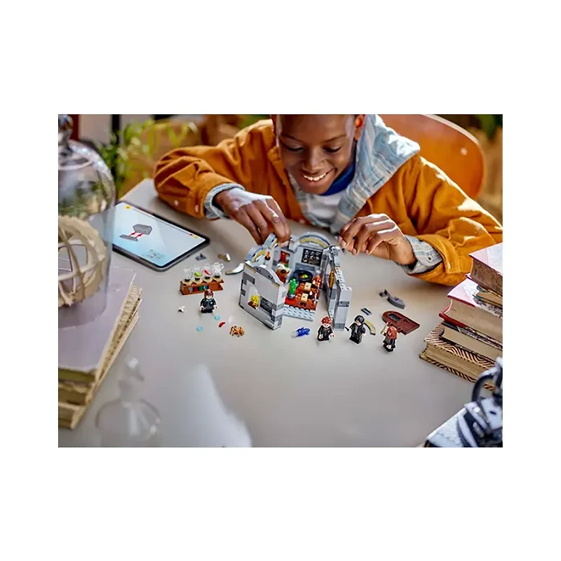 LEGO Harry Potter Hogwarts Castle Potions Class – 397 Pieces