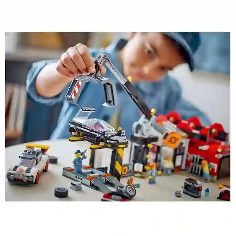 LEGO City Scrapyard With Cars 871 Pieces