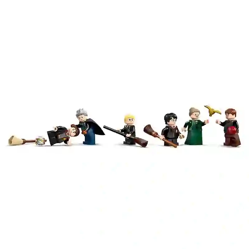 LEGO Harry Potter Hogwarts Castle Flying Lessons 651 Pieces
