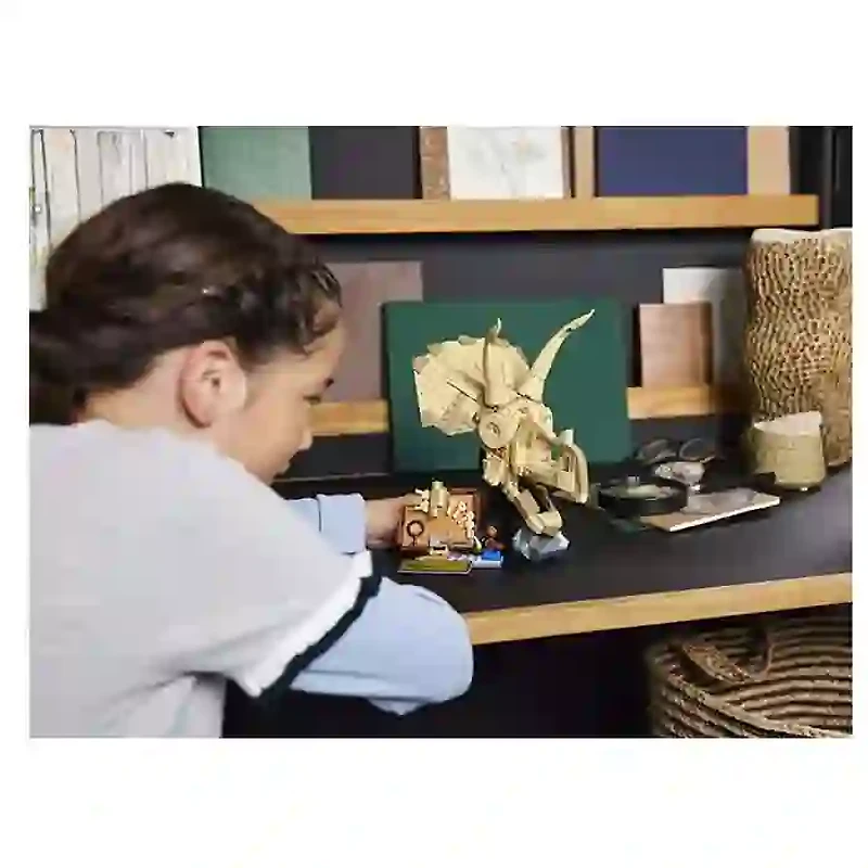 LEGO Jurassic World Dinosaur Fossils Triceratops Skull 468 Pieces