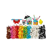 LEGO Classic Creative Happy Box 680 Pieces