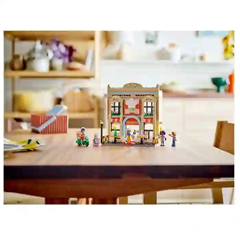 LEGO Friends Restaurant and Cooking School 896 Pieces