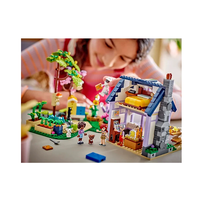 LEGO Friends Beekeepers House And Flower Garden 1161 Pieces