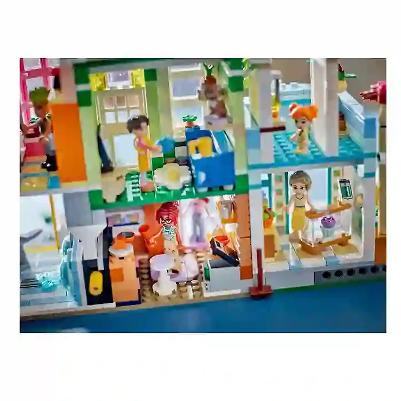 LEGO Friends Heartlake City Apartments And Stores 2040 Pieces