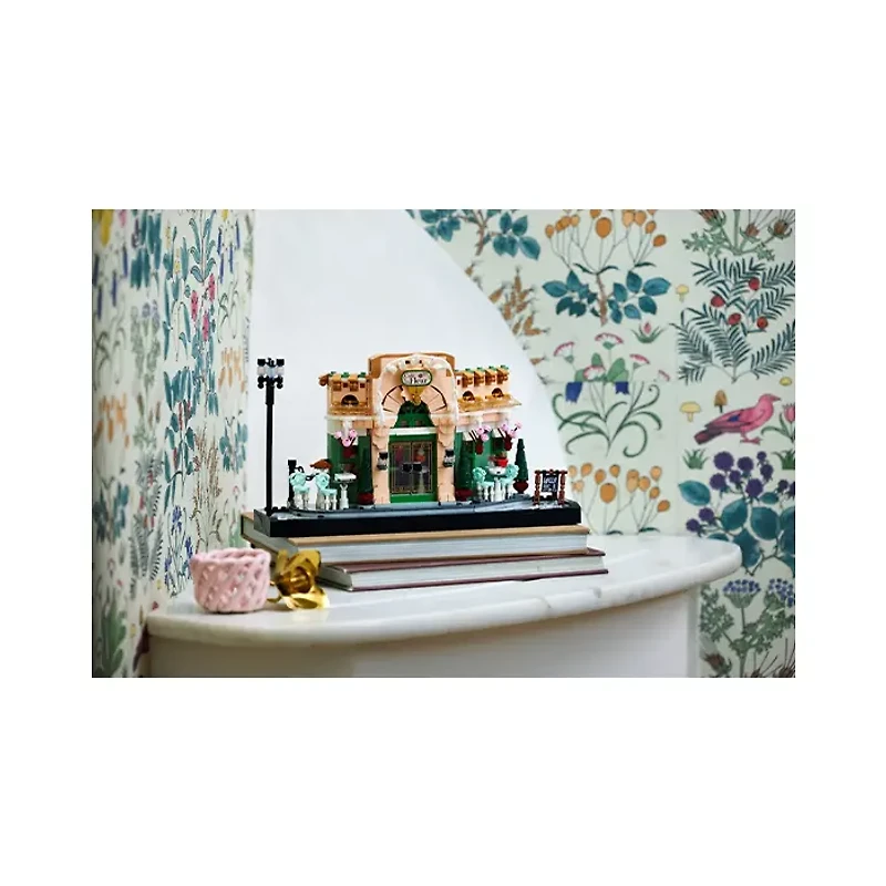 LEGO Icons French Cafe 1101 Pieces