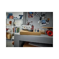 LEGO Marvel Spider-Man vs. Doc Ock Subway Train Scene 393 Pieces