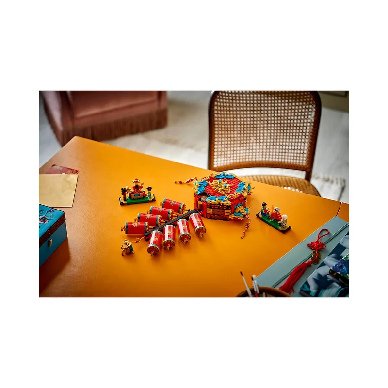 LEGO Fortune Firecracker 1039 Pieces