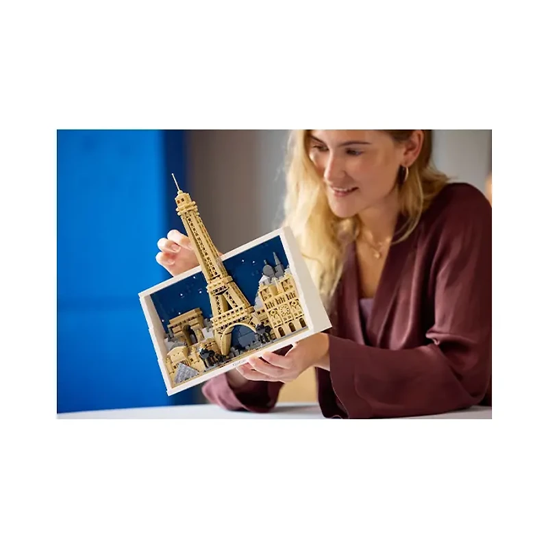 LEGO Architecture Paris City of Love 958 Pieces