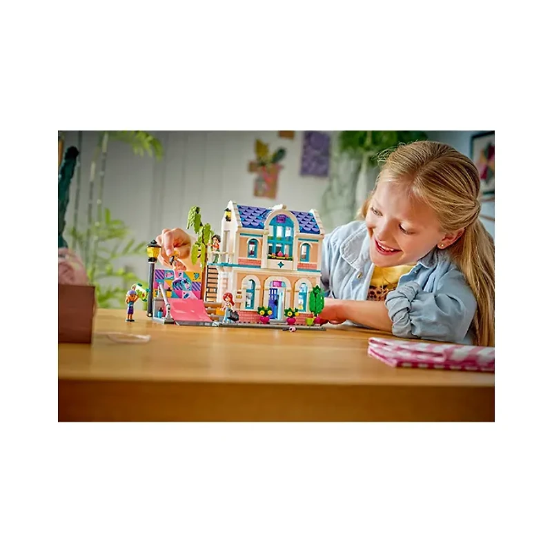 LEGO Friends Liann’s Family House 949 Pieces
