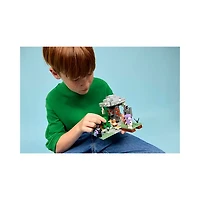 LEGO Minecraft The Pale Garden 243 Pieces