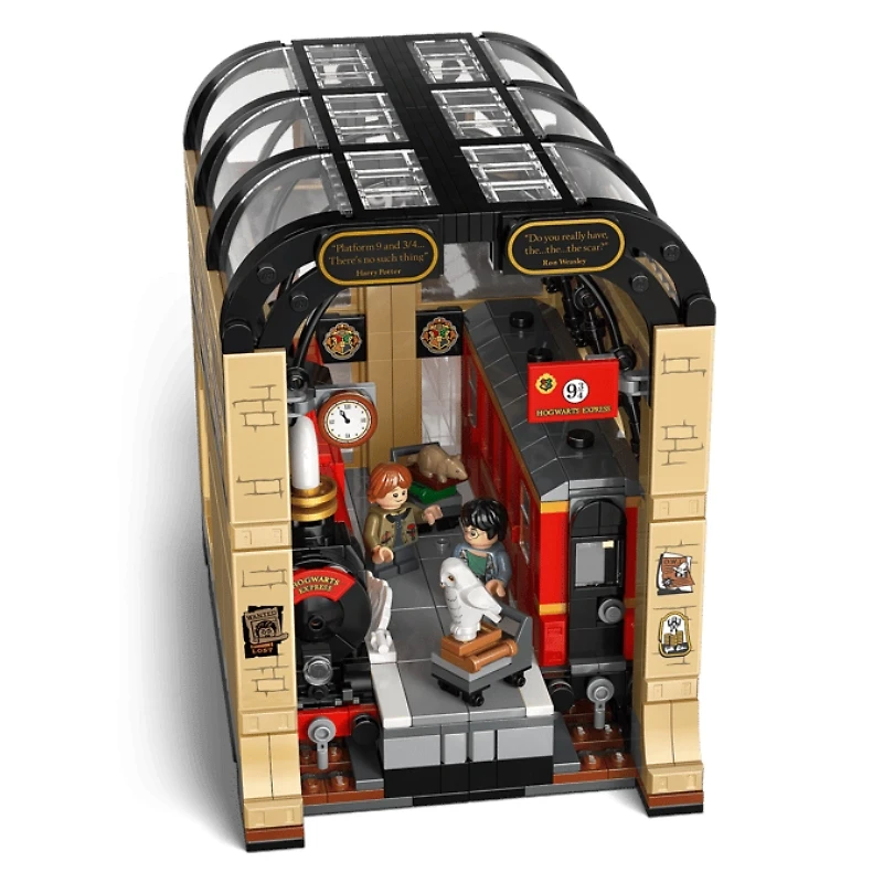 LEGO Harry Potter™ Book Nook: Hogwarts™ Express 832 Pieces