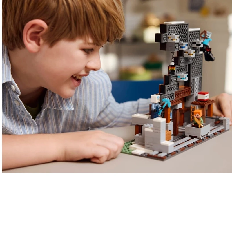 LEGO Minecraft® The Pickaxe Mine  530 Pieces