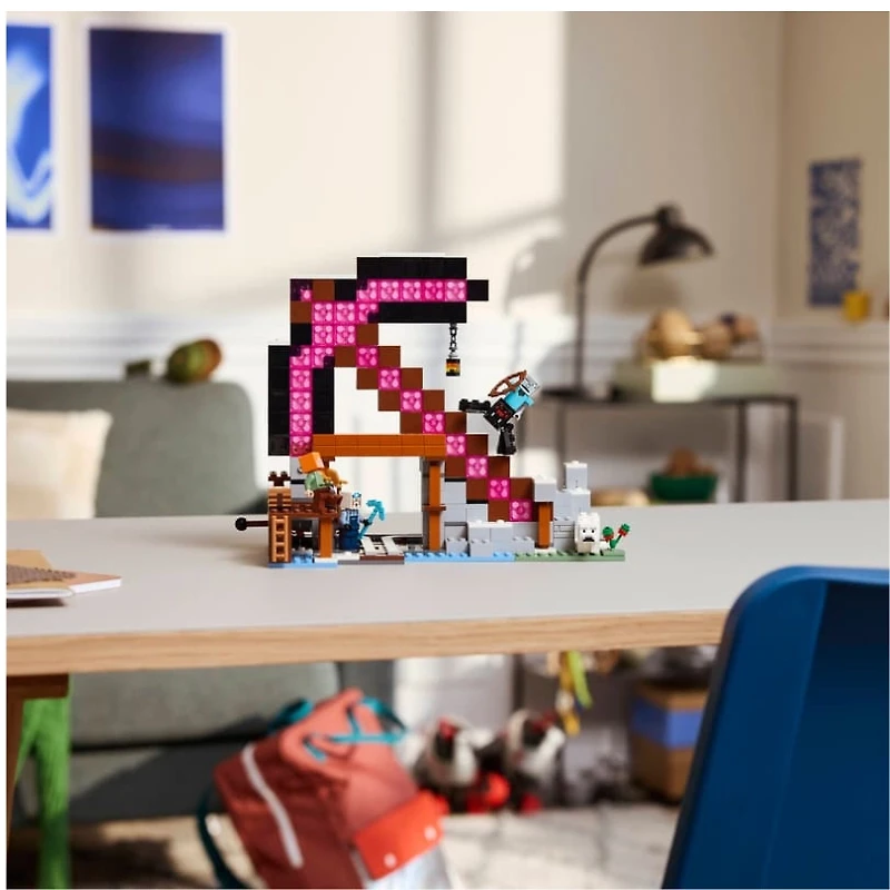 LEGO Minecraft® The Pickaxe Mine  530 Pieces