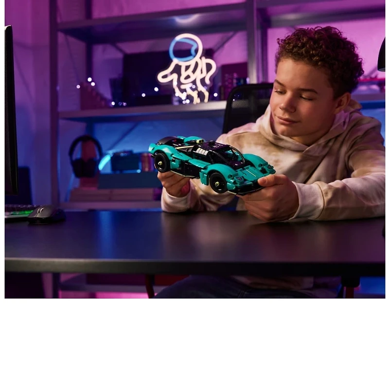 LEGO Technic™ Aston Martin Valkyrie 707 Pieces