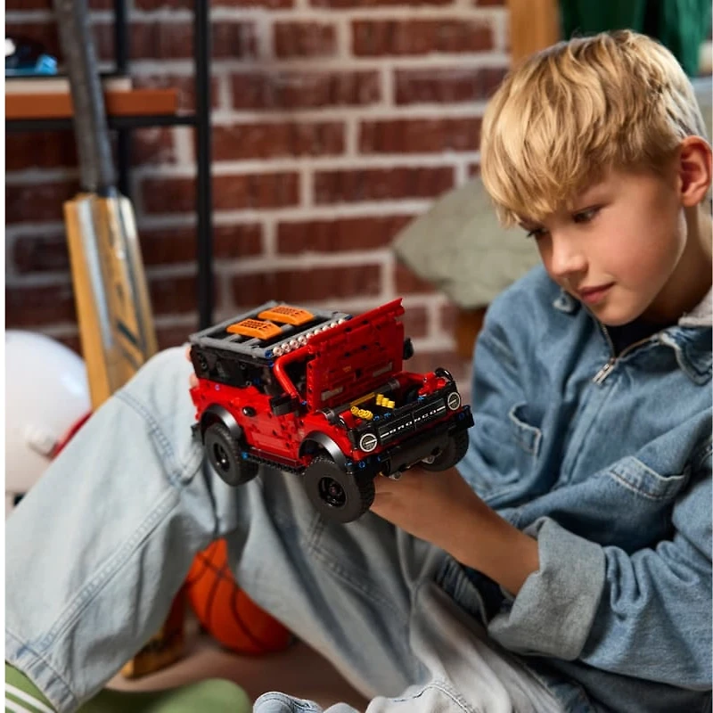 LEGO Technic Ford Bronco® SUV 943 Pieces