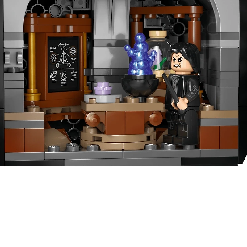 LEGO Harry Potter Cauldron: Secret Potions Classroom 652 Pieces