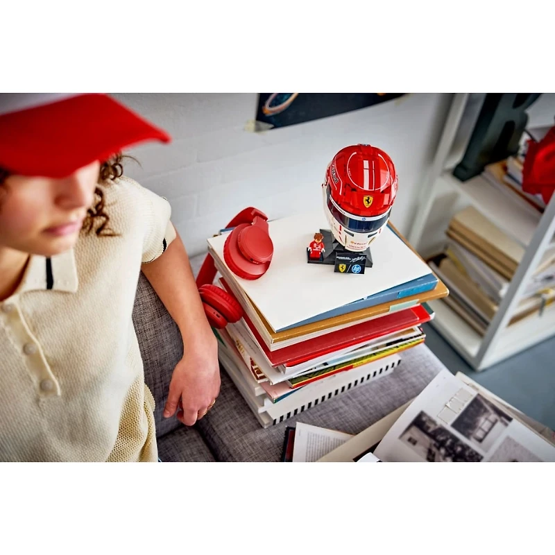 Scuderia Ferrari HP Charles Leclerc Helmet 886
Piece