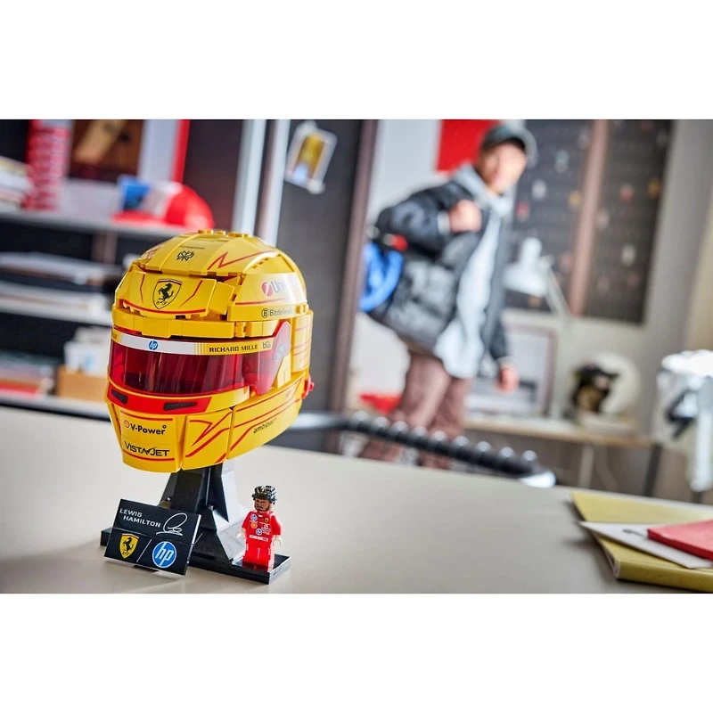 Scuderia Ferrari HP Lewis Hamilton Helmet 884
Pieces