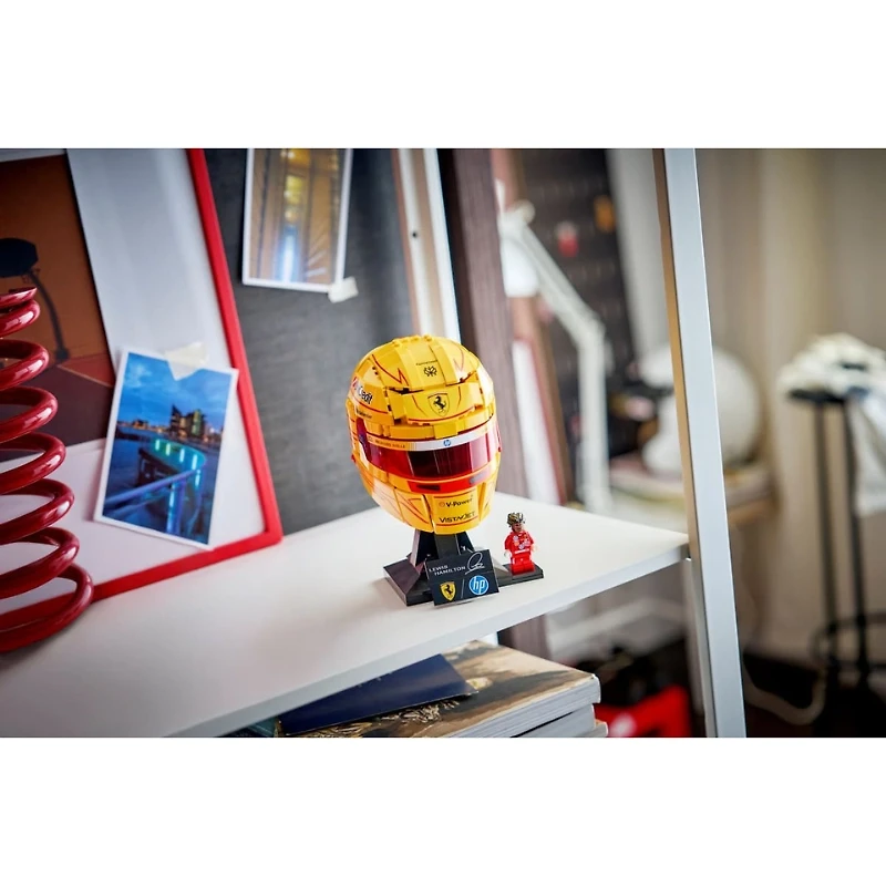 Scuderia Ferrari HP Lewis Hamilton Helmet 884
Pieces