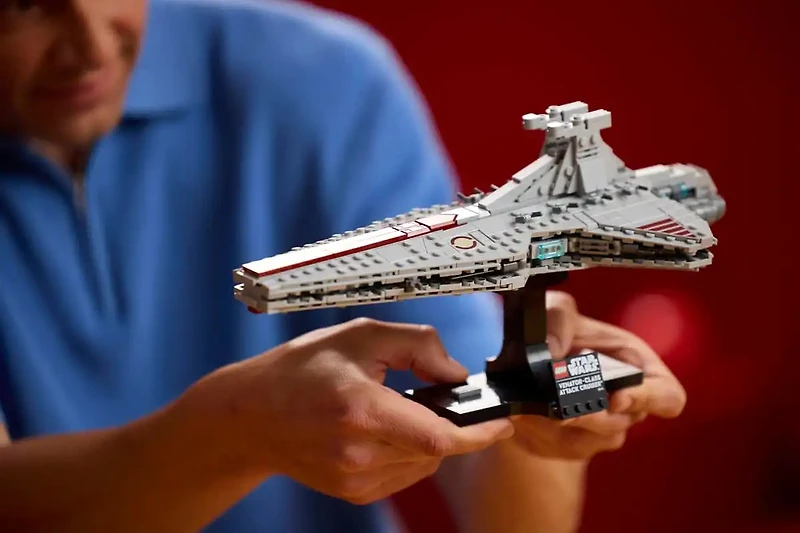 LEGO Star Wars Venator-Class Attack Cruiser 643 Pieces