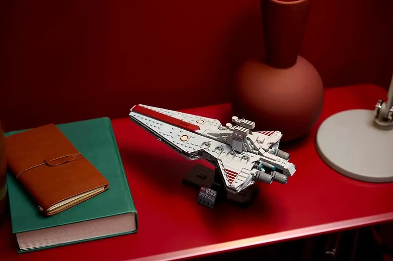 LEGO Star Wars Venator-Class Attack Cruiser 643 Pieces