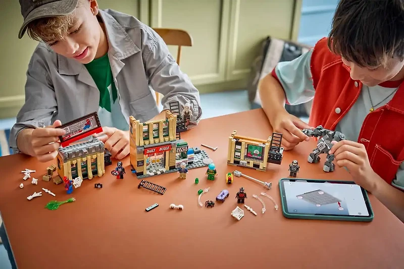 LEGO Marvel Spider-Man vs. Mysterio: The Daily Bugle 781 Pieces